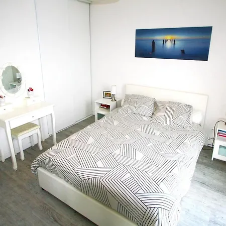 Nice 56m With Balcony In * Gonfreville-lʼOrcher